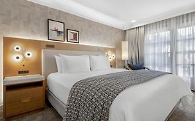 Best Western Plus Sunset Plaza Hotel